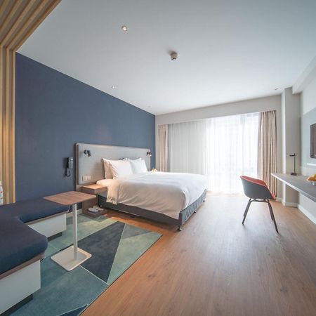 Holiday Inn Express Shanghai Huijin By Ihg Exterior foto
